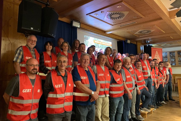 Delegiertenversammlung in Warnwesten im September 2022