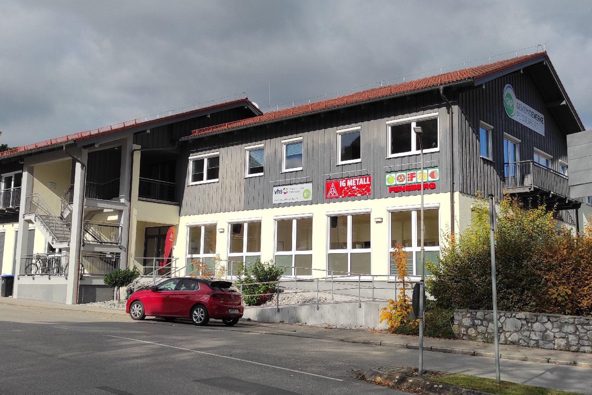 Rigicenter in Peißenberg mit dem Eingang der IG Metall Geschäftsstelle