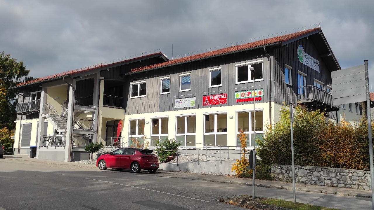 Rigicenter in Peißenberg mit dem Eingang der IG Metall Geschäftsstelle