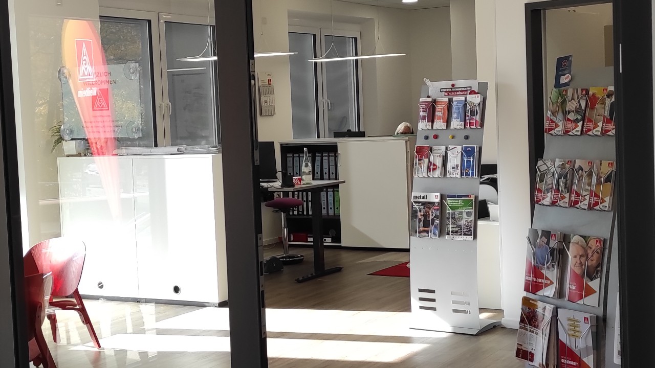 Bild vom Eingang der IG Metall Geschäftsstelle in Peissenberg